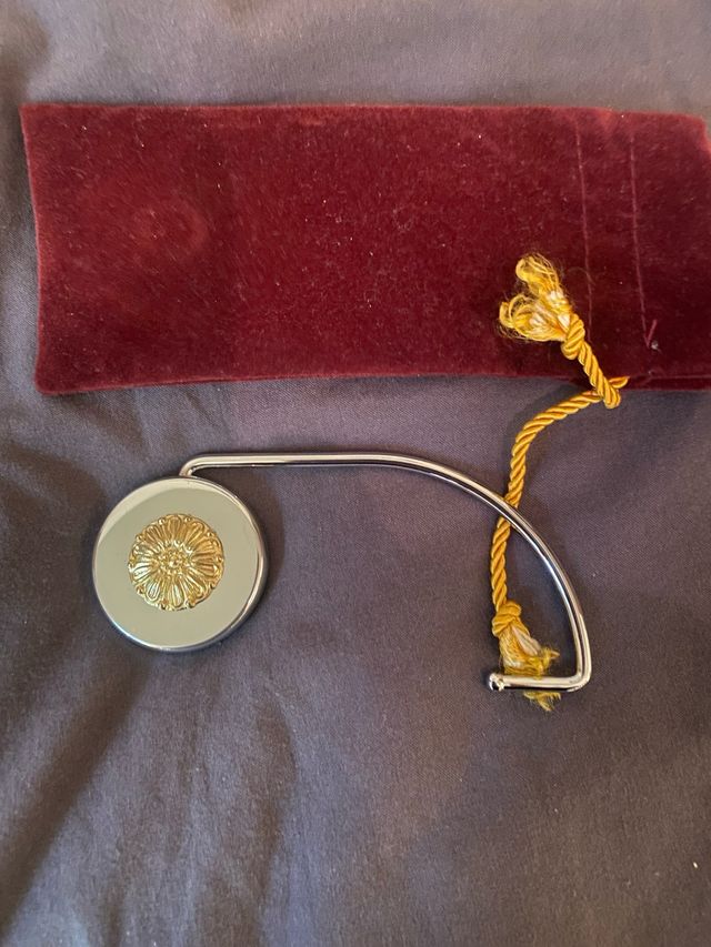 Portaborsette rifinito a mano