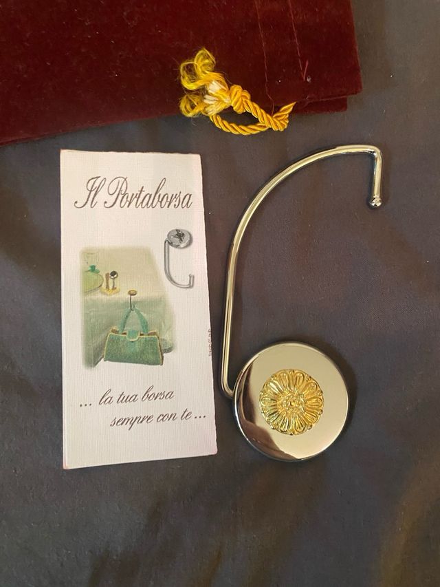 Portaborsette rifinito a mano
