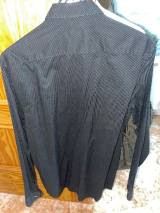Camisa negra con Lunares blancos zara