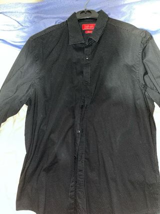 Camisa negra con Lunares blancos zara