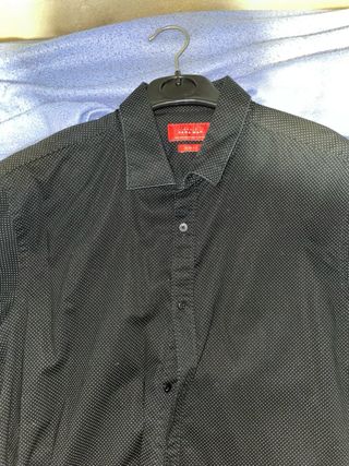 Camisa negra con Lunares blancos zara