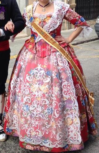 Traje de fallera rojo