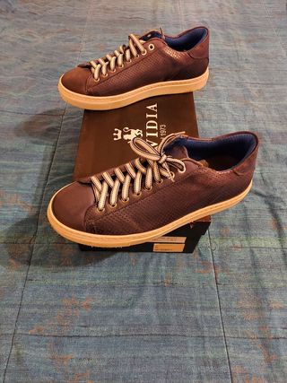 Per Natale: Sneakers blu pelle uomo tg. 40 Invidia