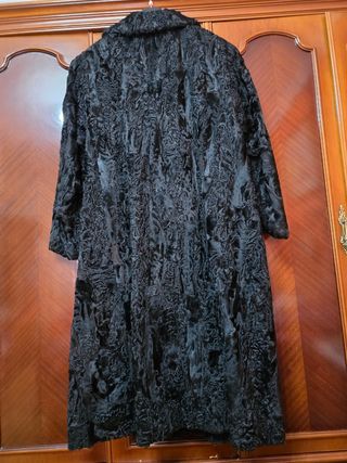 Abrigo de piel garras de astrakan