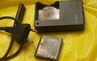 Cargador y batería Casio para cámara
