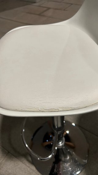 Taburete de diseño con cojín de polipiel