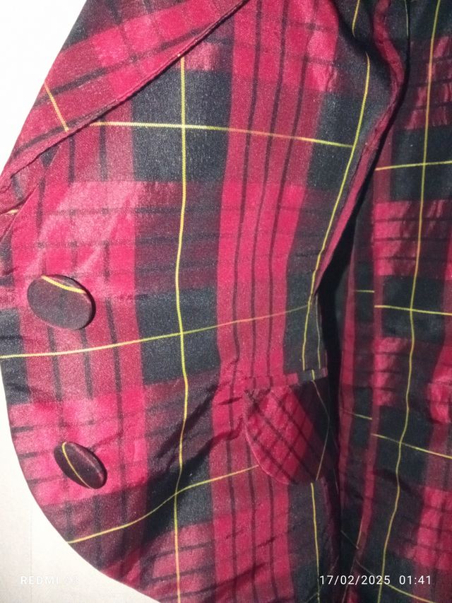 Americana de cuados negro y rojo