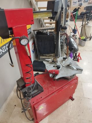 Equilibradora y montadora de neumáticos