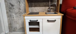 Cocina de madera de juguete