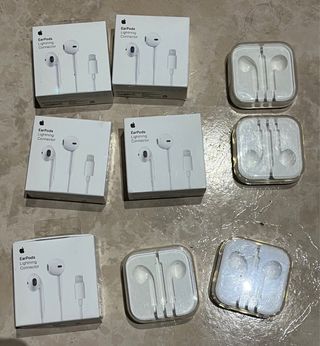 Cajas Apple EarPods de cable originales.