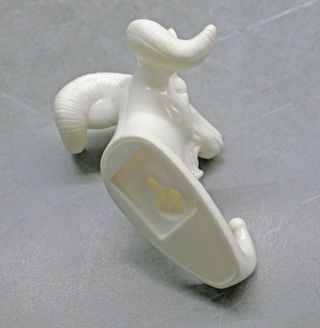 Gancho percha con forma de cabra decorativa