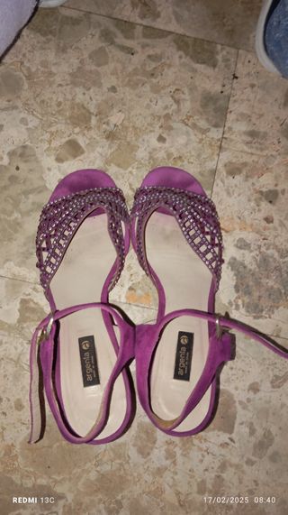 Sandalias de tacón rosa buganvilla con pedrería 