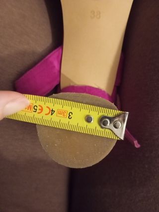 Sandalias de tacón rosa buganvilla con pedrería 