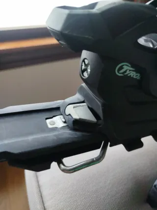 Fijación esquí de travesia-montaña