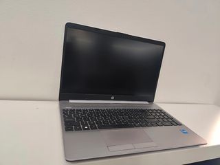 Portátil HP segunda mano 250 G8 i5