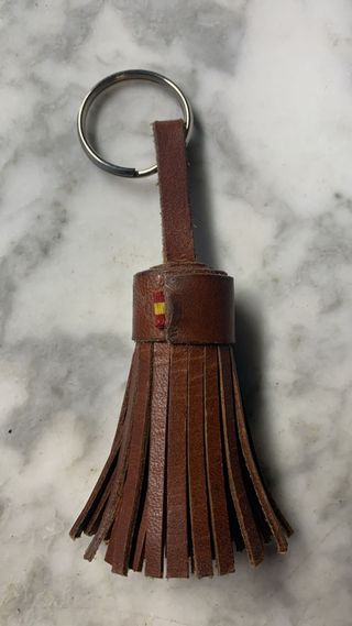 Llavero mota de cuero