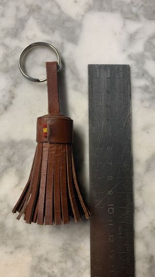 Llavero mota de cuero