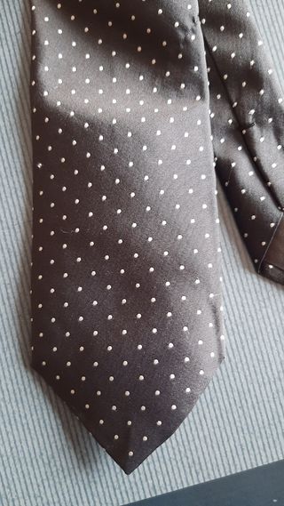 Corbata negra lunares