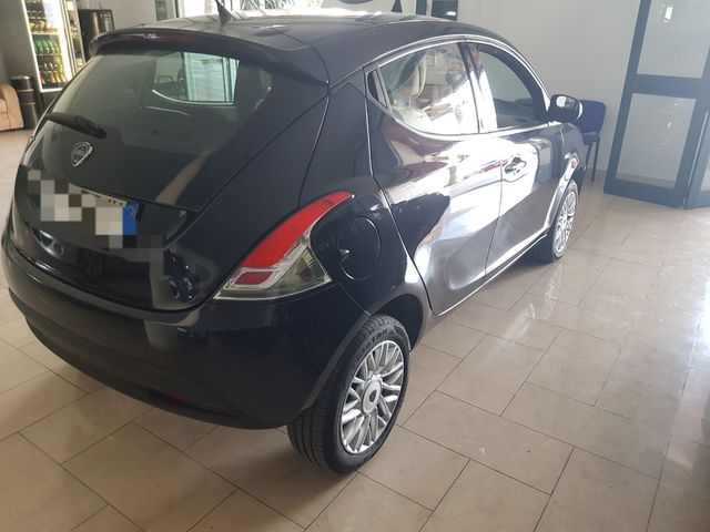 Lancia Ypsilon benzina metano 2013