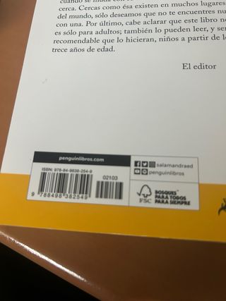 El niño con el pijama de rayas