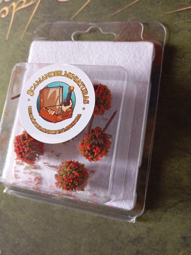 8 arbustos rojo verde