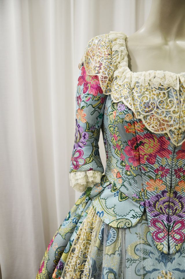 Traje fallera completo con 2 corpiños.