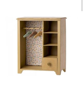 Maileg armario amarillo