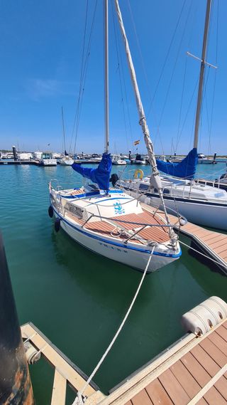 Barco MOTO VELERO Orza Abatible. 6m MARINER 10Cv. 