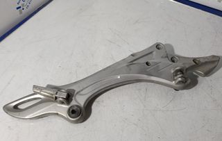 Soporte de estribera lado derecho Suzuki SV 650