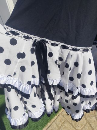 Falda de flamenca y maillot con volantes