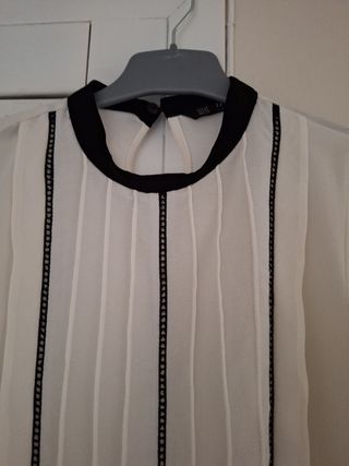 BLUSA Beige y Negro