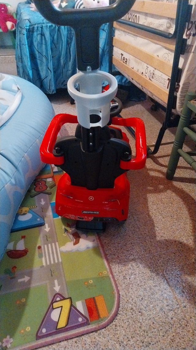 Correpasillos coche Mercedes rojo