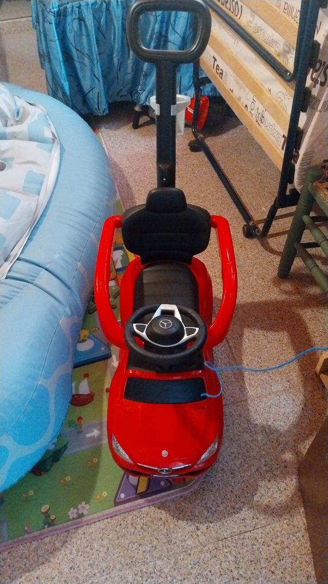 Correpasillos coche Mercedes rojo