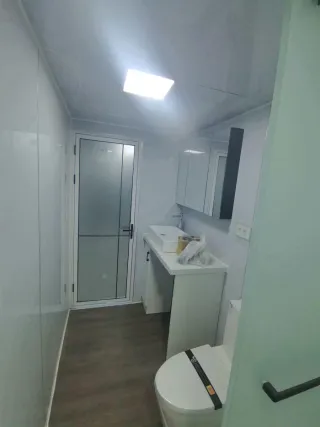 Casa móvil y trasteros portátiles.