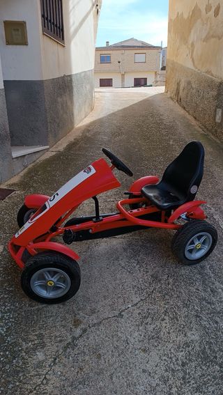 Kart infantil pedales Ferrari niño