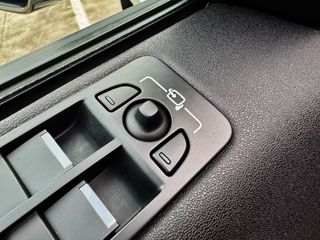Land-Rover Discovery Sport 2.0L TD4 150CV 4x4 HSE 7 PLAZAS con TECHO SOLAR, CUERO... 