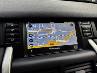 Land-Rover Discovery Sport 2.0L TD4 150CV 4x4 HSE 7 PLAZAS con TECHO SOLAR, CUERO... 