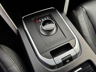 Land-Rover Discovery Sport 2.0L TD4 150CV 4x4 HSE 7 PLAZAS con TECHO SOLAR, CUERO... 