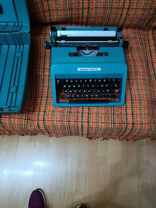 MAQUINA Escribir Olibetti 45