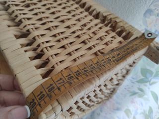 Estantería mimbre rinconera