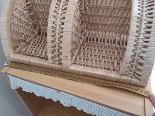 Estantería mimbre rinconera