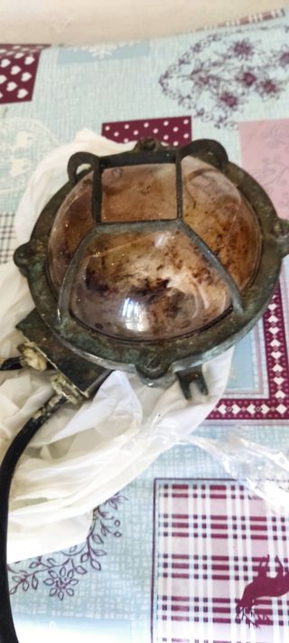 Lámpara de barco de metal