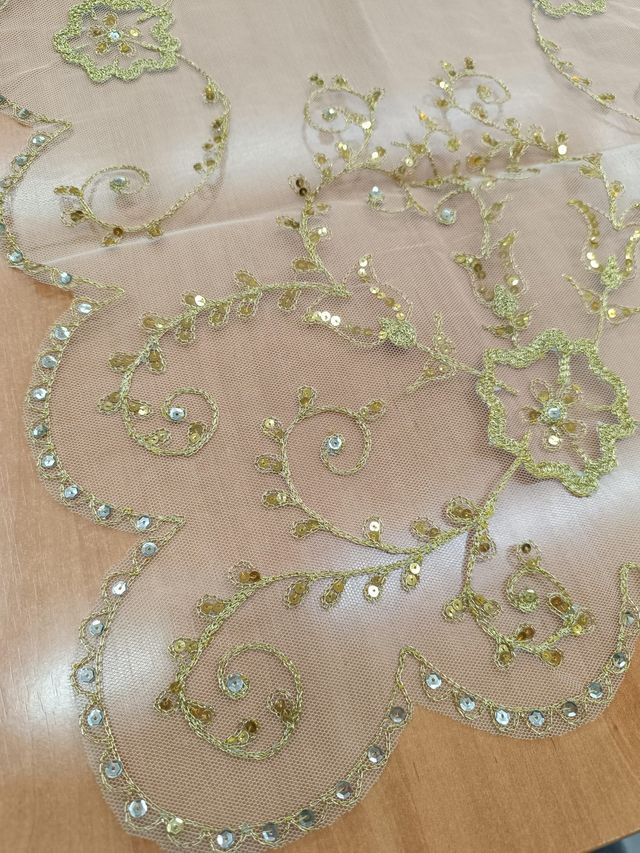 Manteleta tul rígido bord. oro, lent. oro y plata