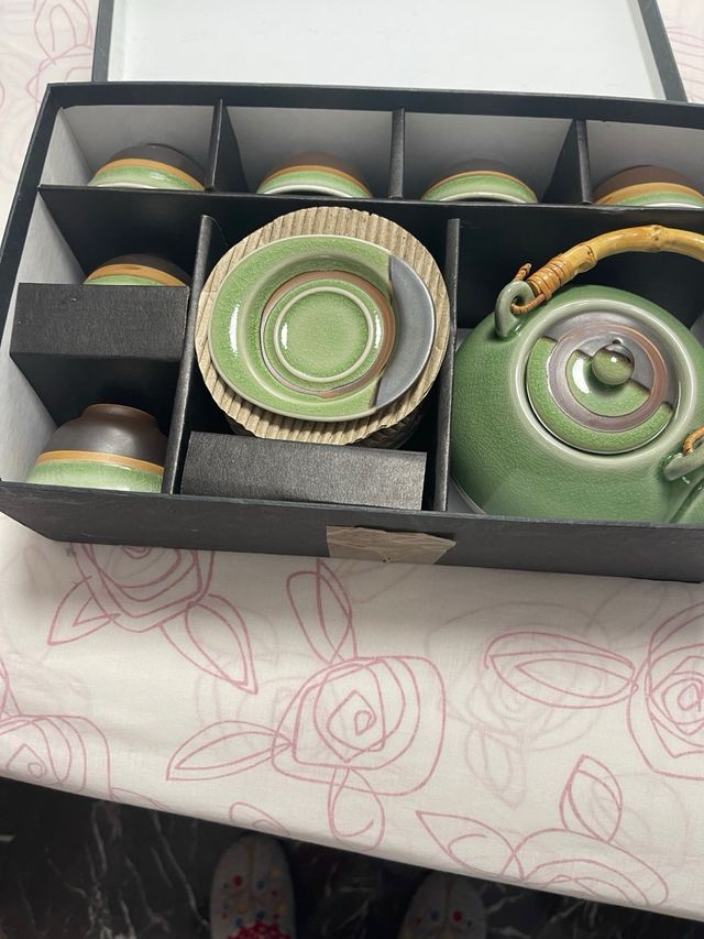 Precioso juego de té sin estrenar en color verde 