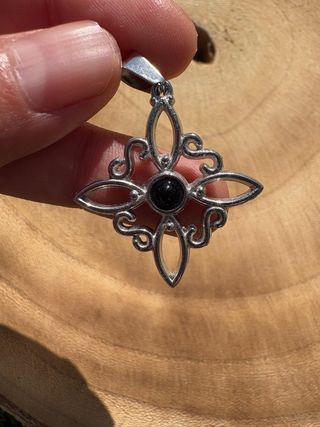 Colgante de Acero Nudo de Brujas Ónix