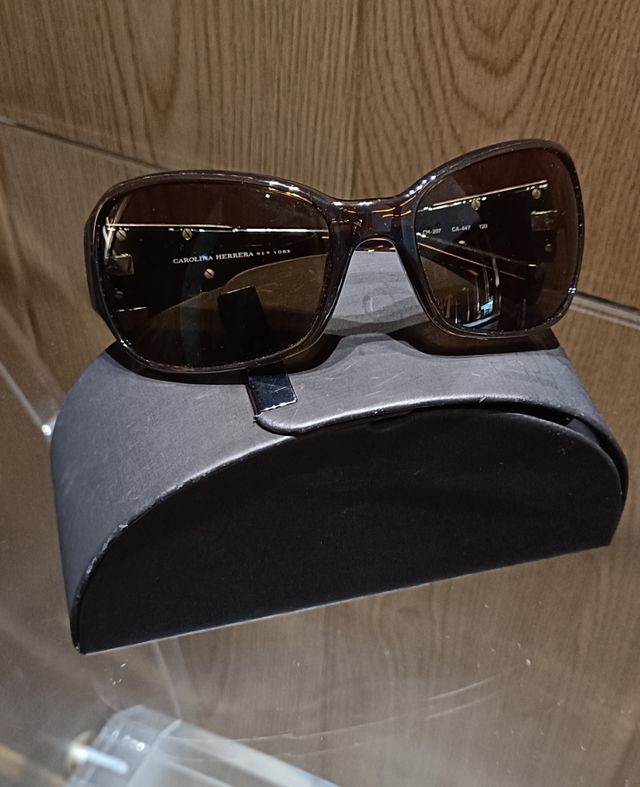 Gafas de sol marrónes Carolina Herrera
