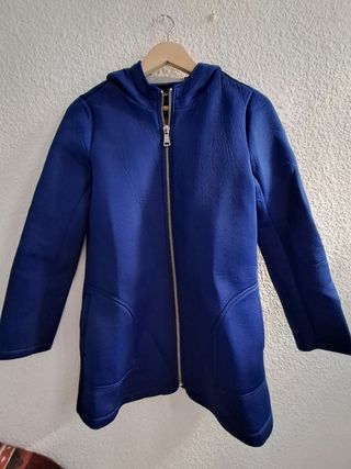 Chaqueta larga azul eléctrico