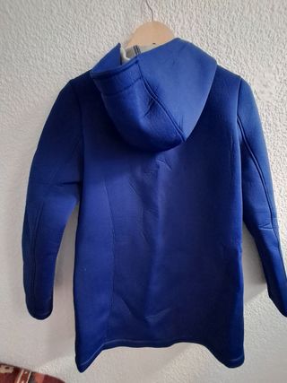 Chaqueta larga azul eléctrico