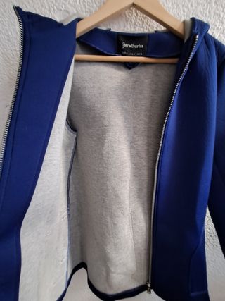 Chaqueta larga azul eléctrico