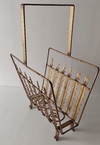 ANTIGUO REVISTERO DORADO DE FORJA